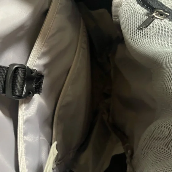 Patagonia Black Hole Pack Padded Back Polyester Backpack 49296 Black 25 L - Picture 4 of 10